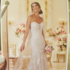 NEVER WORN Wedding Dress
